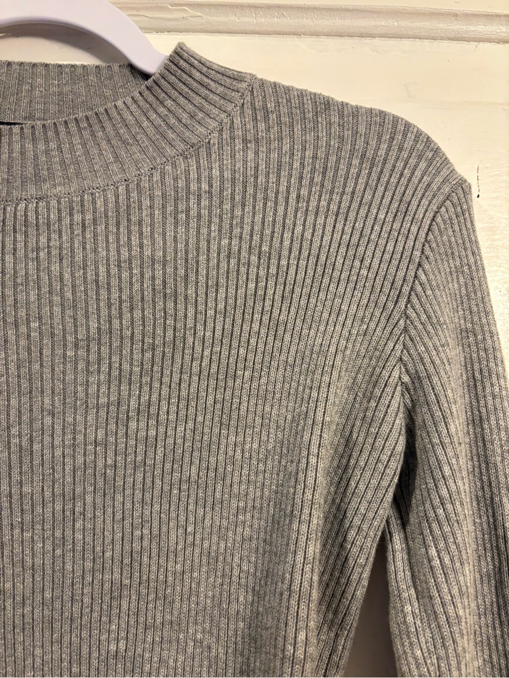 Brandy Melville Cropped Mock neck Sweater - Picture 3 of 6